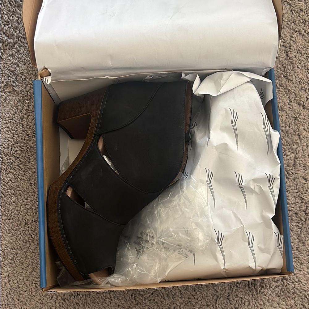 Dansko Black Mules Stylish Comfortable Footwear